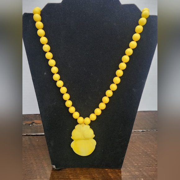 Jewelry - SE7 Yellow Beaded Vintage Necklace with Pendant